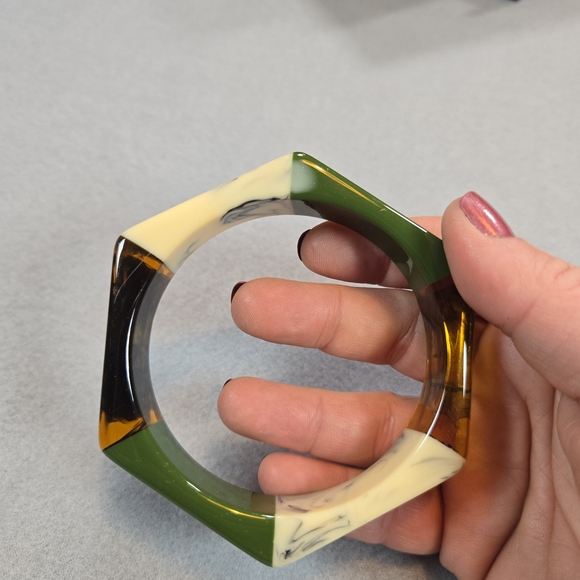 Plunder Chunky Resin Bangle Bracelet Green Ivory Amber Colorblock Statement NWOT - Picture 5 of 7